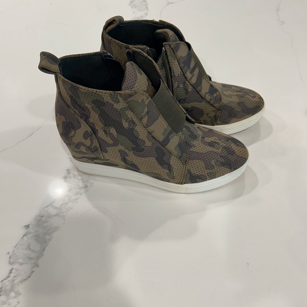 Cocci Army Wedge